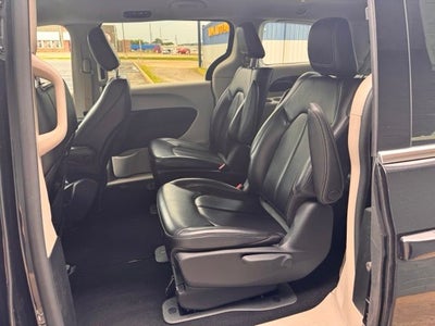 2023 Chrysler Pacifica Hybrid Touring L