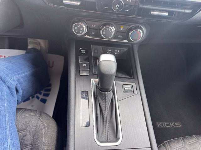 2025 Nissan Kicks SV