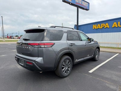 2025 Nissan Pathfinder SV