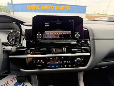 2025 Nissan Pathfinder SV
