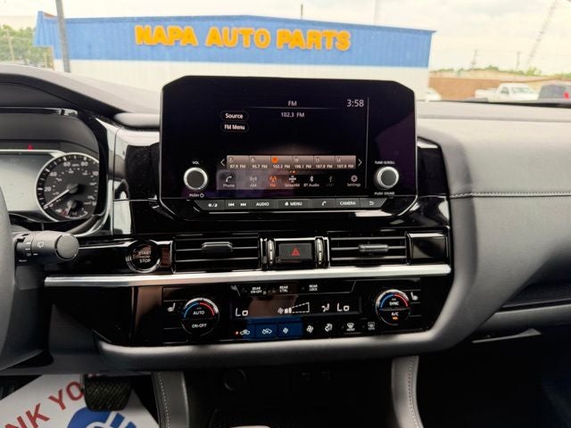 2025 Nissan Pathfinder SV