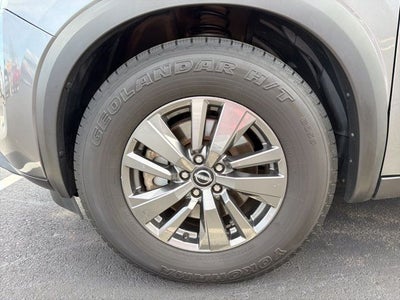 2022 Nissan Pathfinder SV