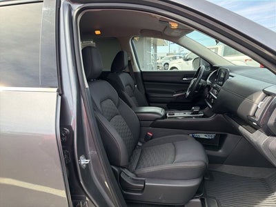 2022 Nissan Pathfinder SV