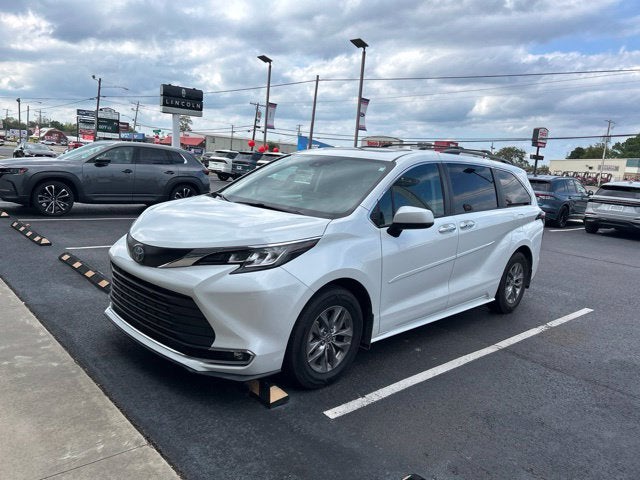 2023 Toyota Sienna XLE 8 Passenger