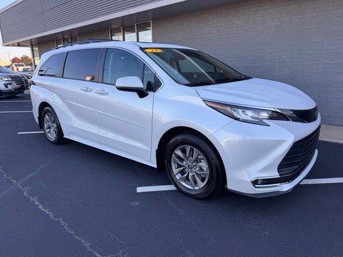 2023 Toyota Sienna XLE 8 Passenger