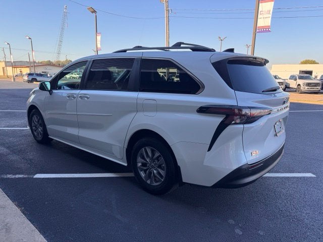 2023 Toyota Sienna XLE 8 Passenger