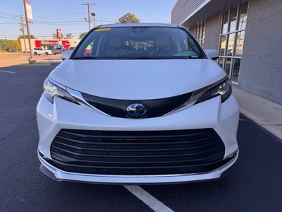 2023 Toyota Sienna XLE 8 Passenger