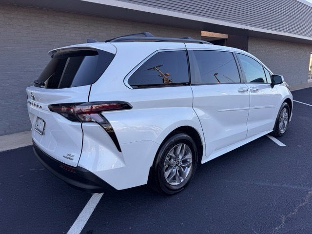 2023 Toyota Sienna XLE 8 Passenger