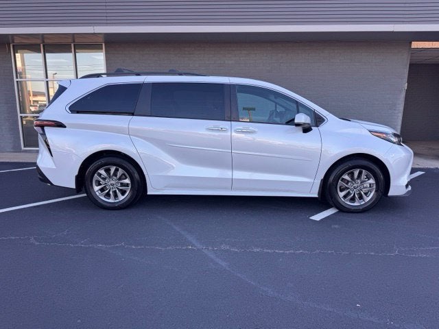2023 Toyota Sienna XLE 8 Passenger