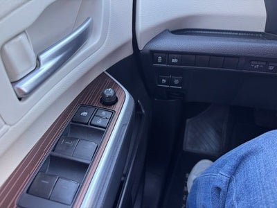 2023 Toyota Sienna XLE 8 Passenger