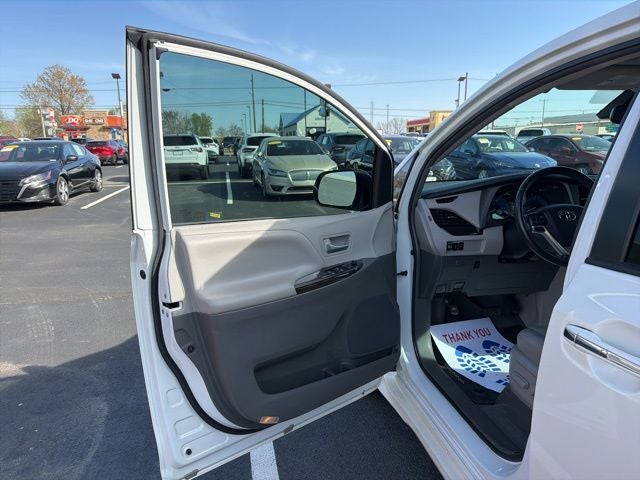 2019 Toyota Sienna L 7 Passenger