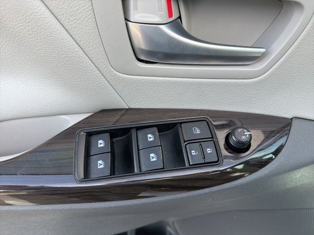 2019 Toyota Sienna L 7 Passenger