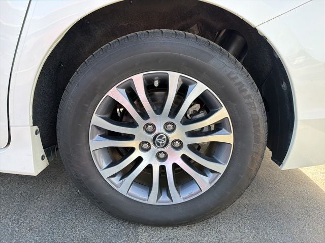 2019 Toyota Sienna L 7 Passenger